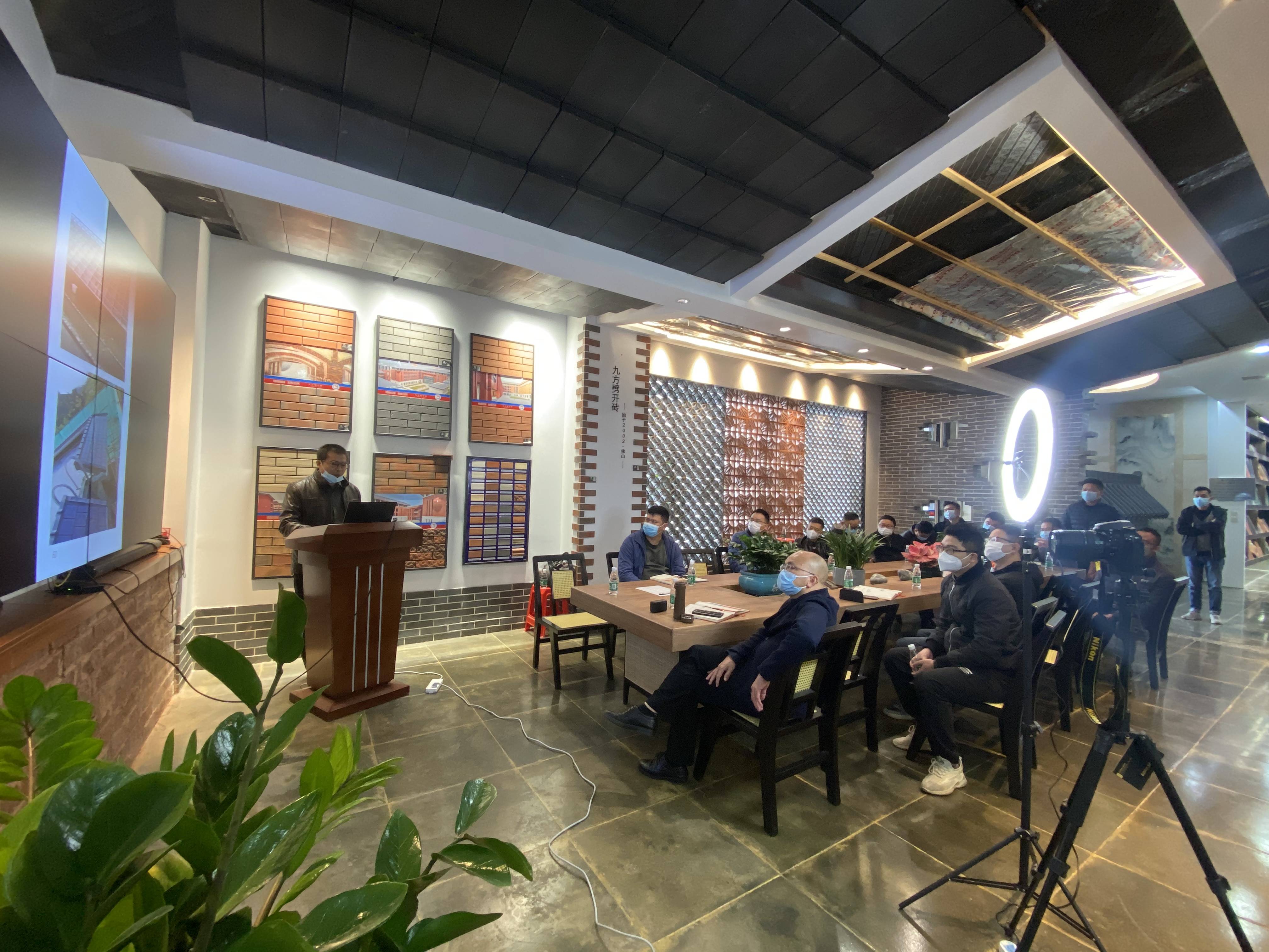 巅峰国际官网摘要2022第35期